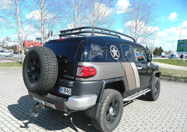 Toyota FJ cena 120000 przebieg: 227300, rok produkcji 2010 z Rzeszów małe 379